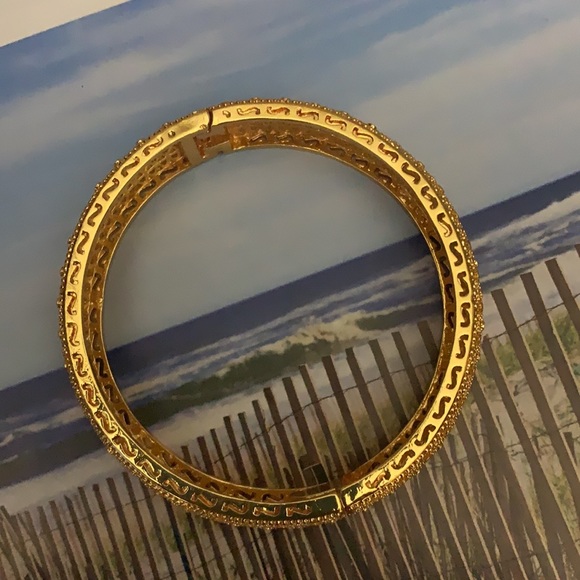 Geometric Gold bangle - Picture 5 of 7